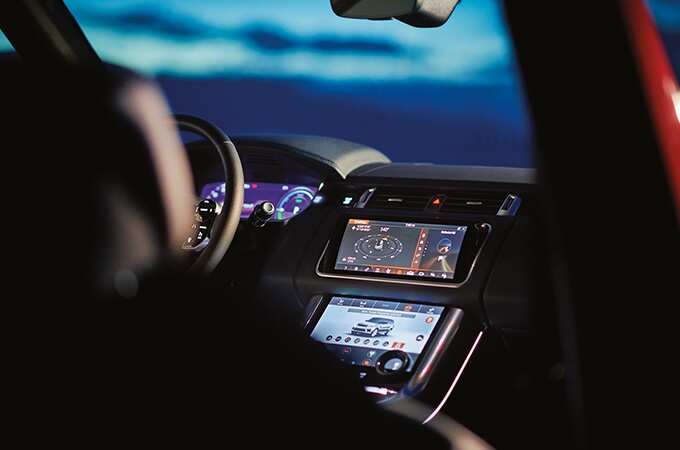 Système d’infodivertissement Touch Pro du Range Rover Sport HSE.